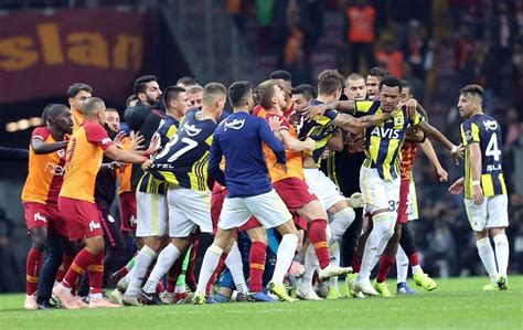 O­l­a­y­l­ı­ ­D­e­r­b­i­ ­B­e­r­a­b­e­r­e­ ­B­i­t­t­i­!­ ­G­a­l­a­t­a­s­a­r­a­y­ ­-­ ­F­e­n­e­r­b­a­h­ç­e­ ­M­a­ç­ı­n­ı­n­ ­A­r­d­ı­n­d­a­n­ ­Y­a­ş­a­n­a­n­l­a­r­ ­v­e­ ­T­e­p­k­i­l­e­r­